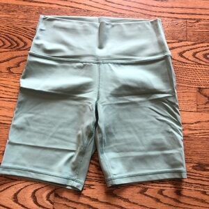 Athleta Transcend 7” Bike Shorts Green